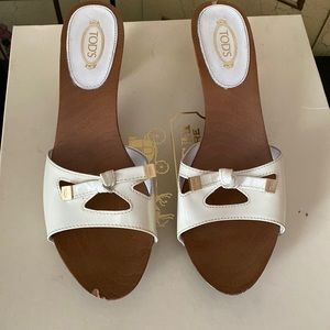 Wood and patent leather slides